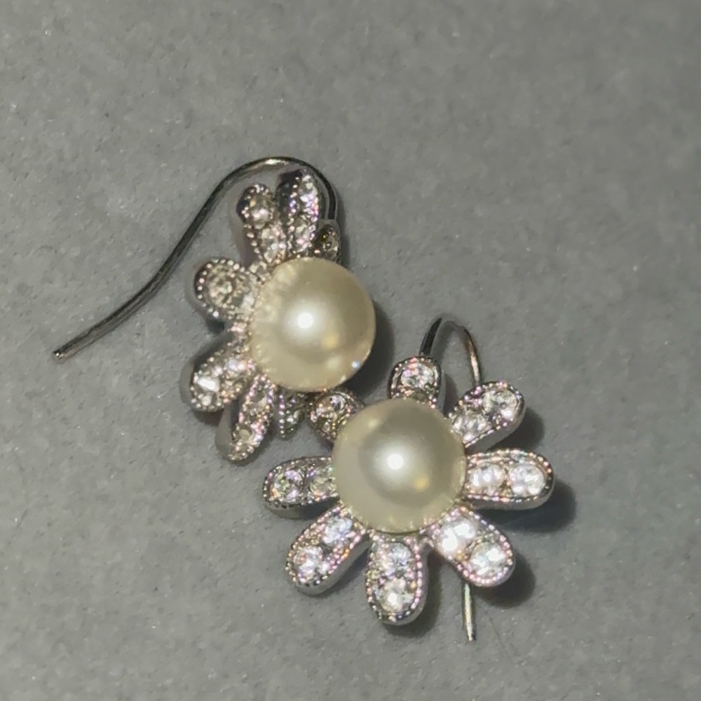 Elegant Pearl Flower Earrings
